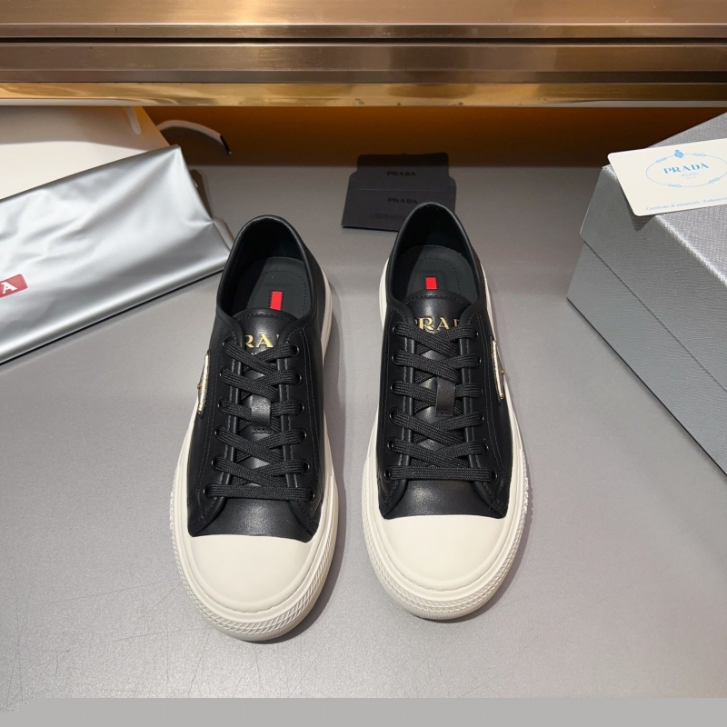 Pra*a casual shoes